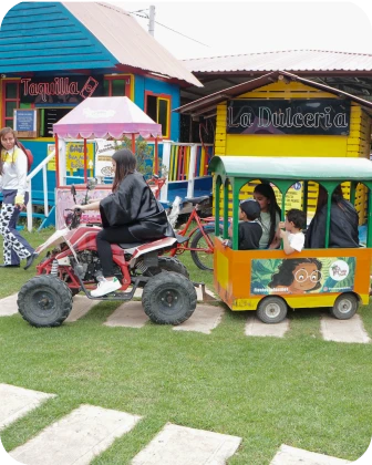 Niños jugando en Villa Park, el Parque Infantil en Villa de Leyva Casa San Pedro.